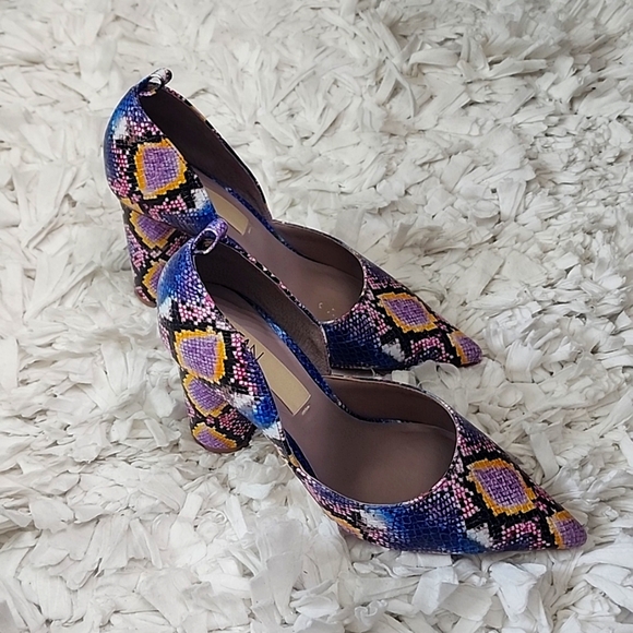 Delta Heels - Picture 1 of 5